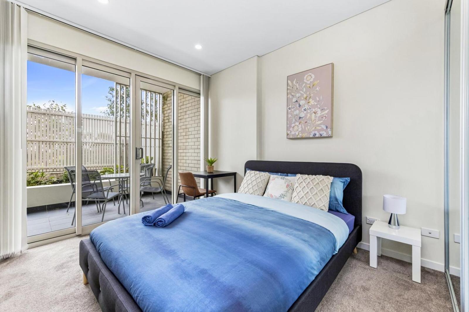 2br Near Airpot Bay With Parking