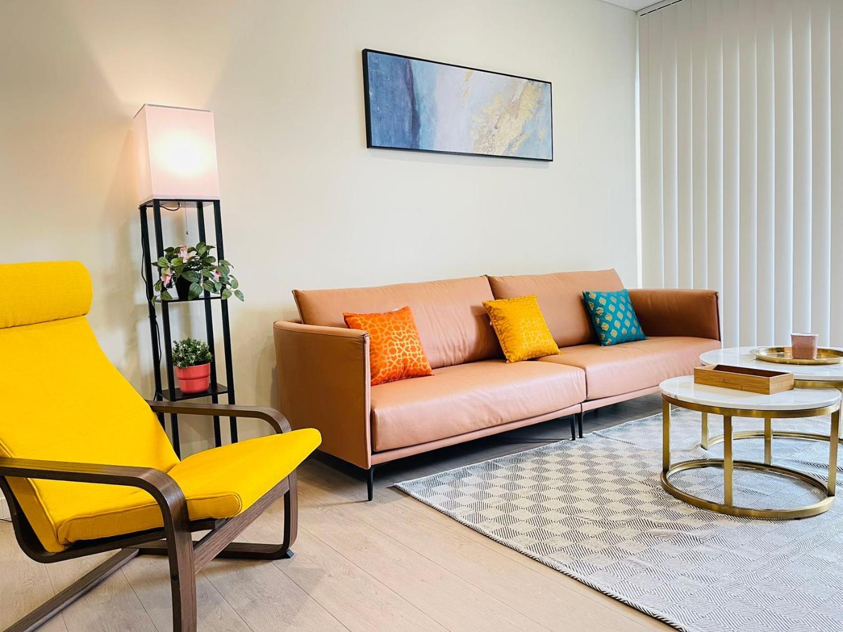 2br Near Airpot Bay With Parking *