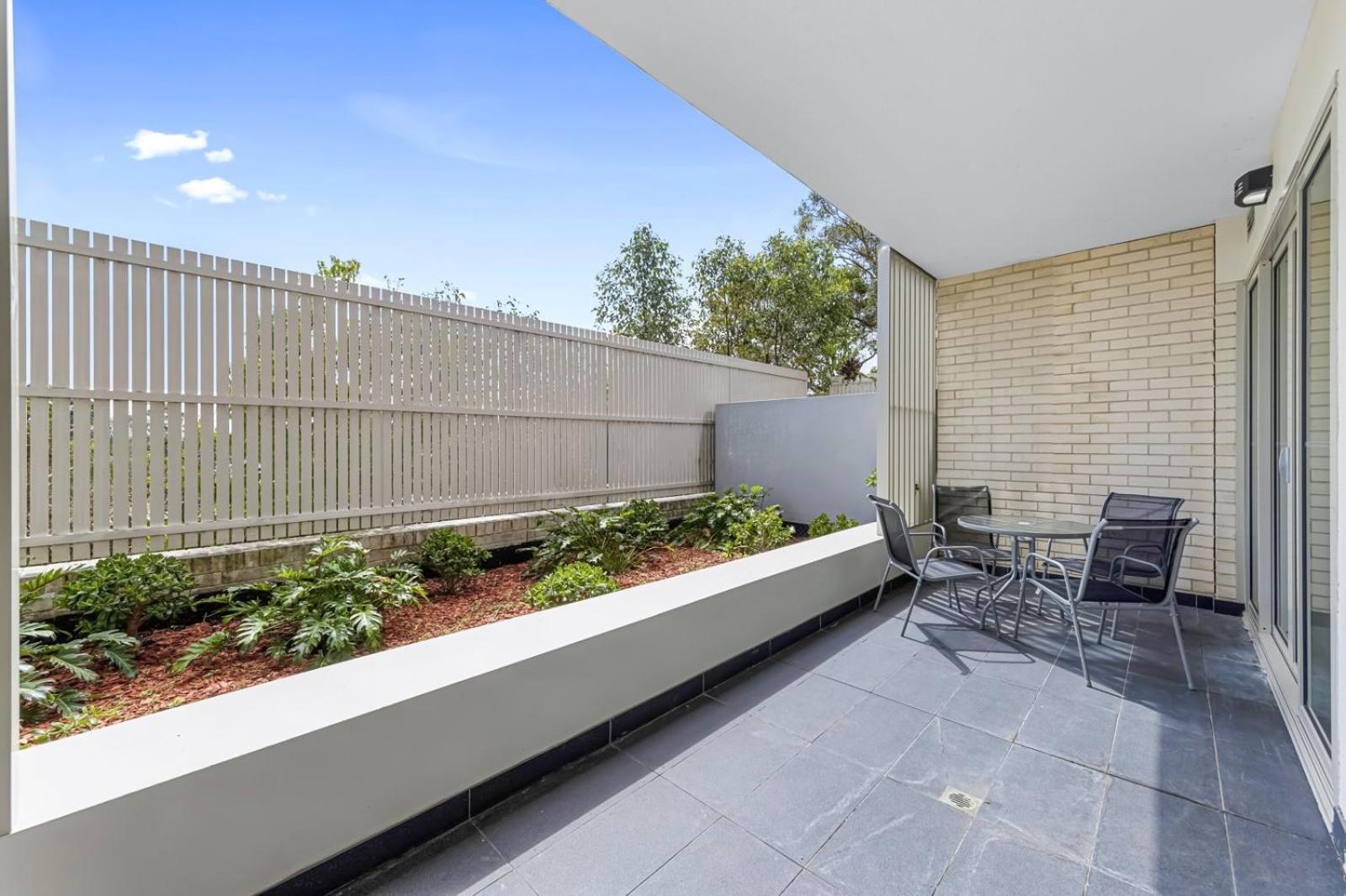 2br Near Airpot Bay With Parking * Sydney