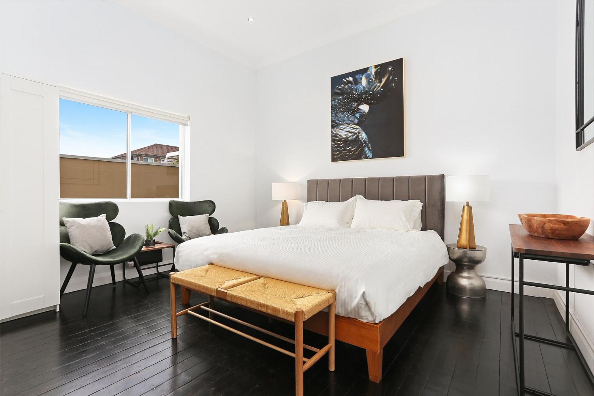 Footsteps To The & Surf Apartment Sydney