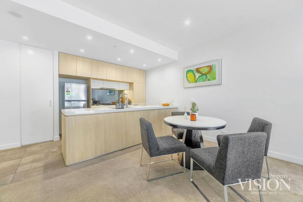 Modern 2 Bedroom Next To North Ryde Metro * Sydney