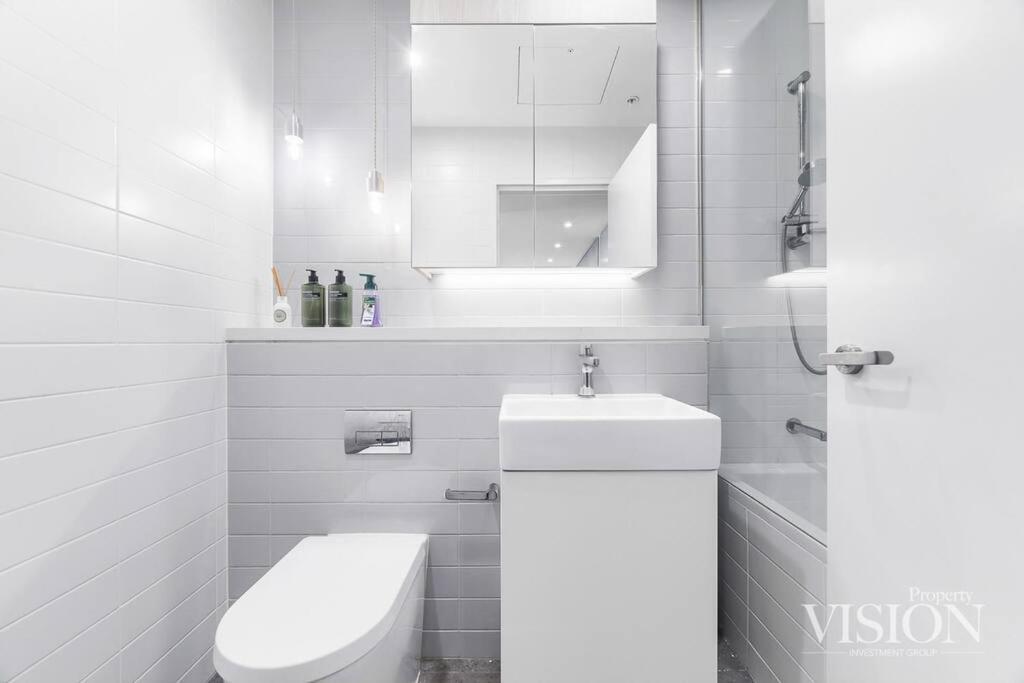 Modern 2 Bedroom Next To North Ryde Metro