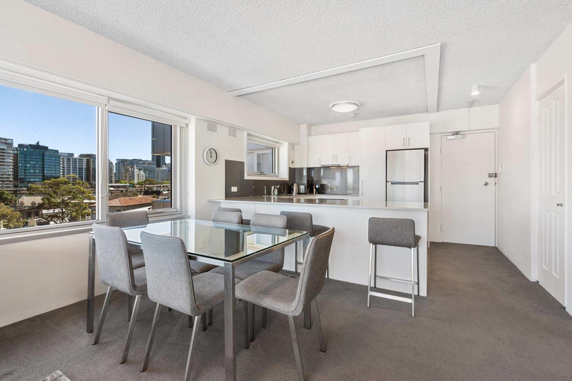 Dream Views Of Cbd Apartment