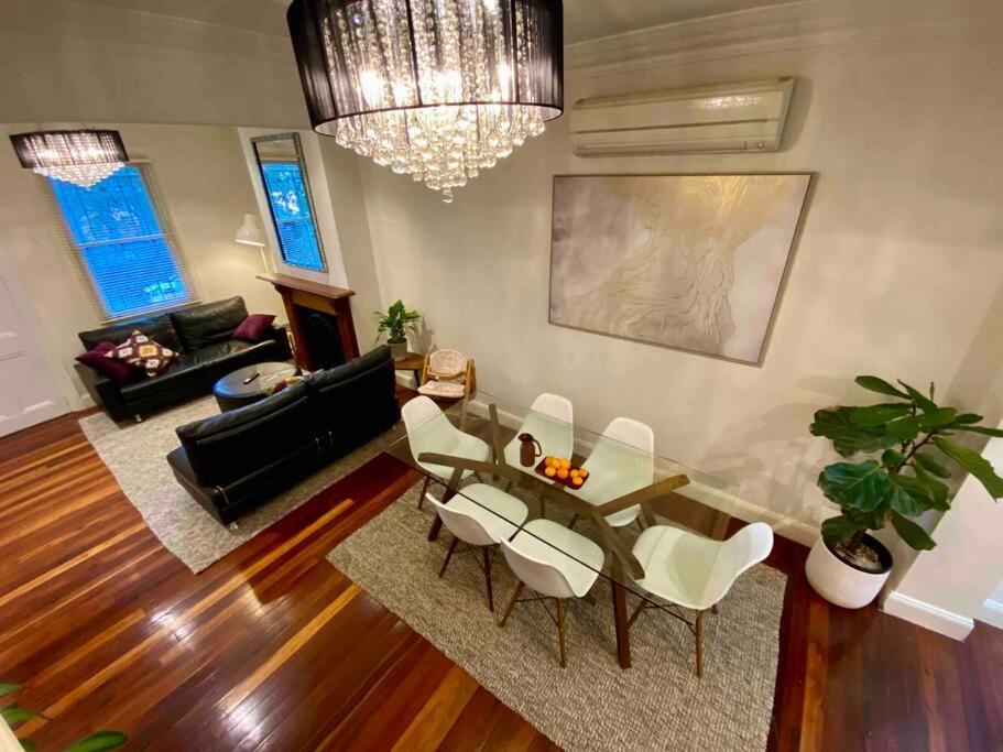 Immaculate 3 Bed - Close To Everything! Holiday home Sydney