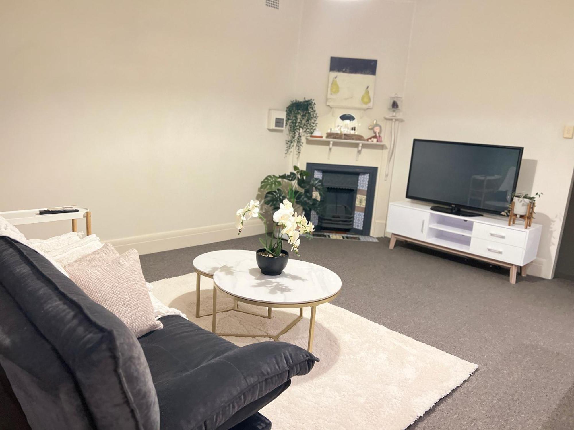 Cammeray Above A Trendy Cafe, 2 Free Cupsday Apartment *