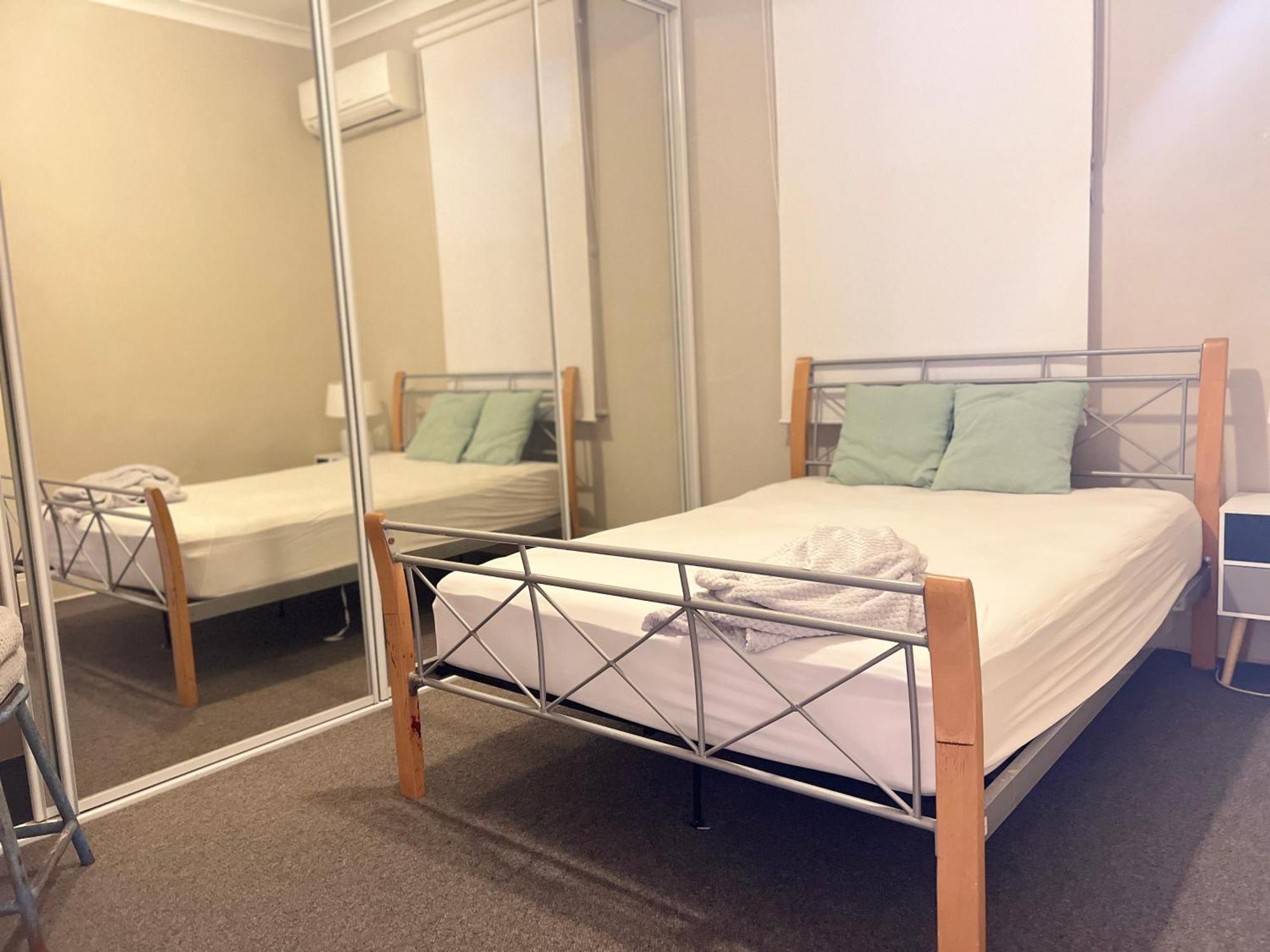 Cammeray Above A Trendy Cafe, 2 Free Cupsday Apartment Sydney