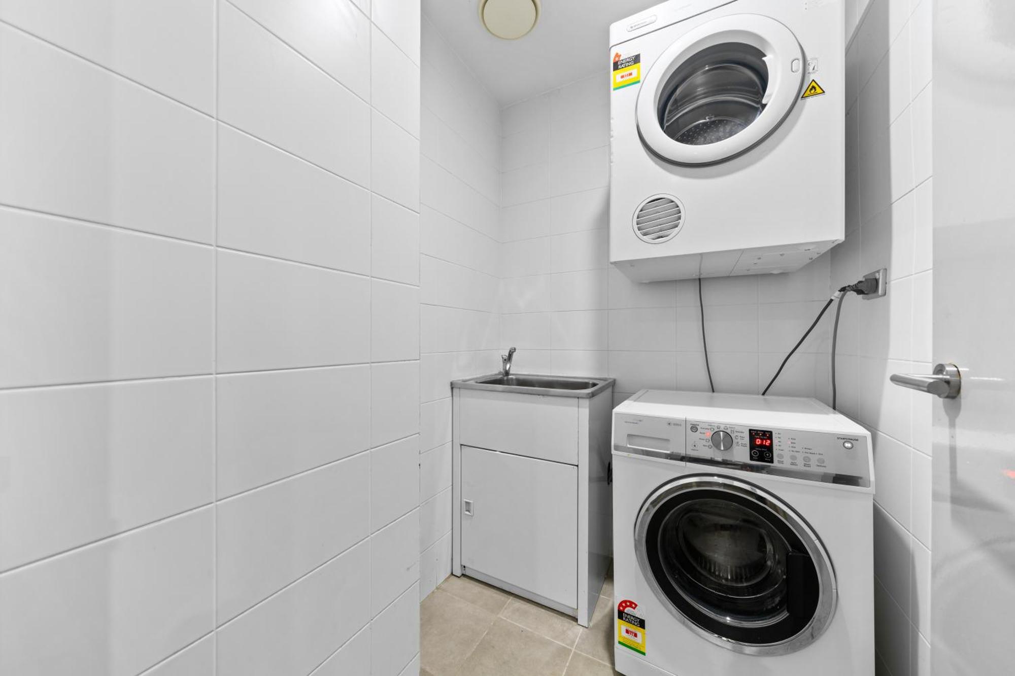 Chic 2 Bedroom With Parking & Darling Harbour-10mins Walk * Sydney