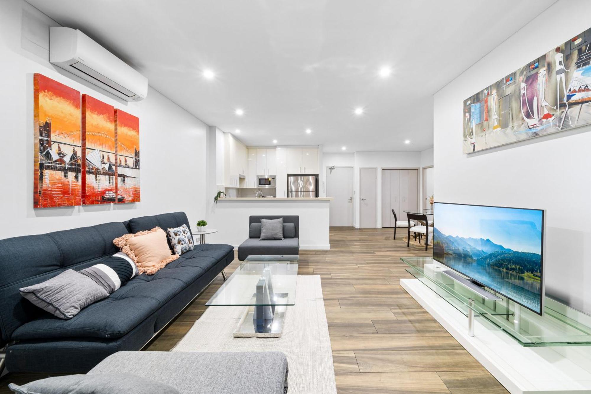 Chic 2 Bedroom With Parking & Darling Harbour-10mins Walk Sydney