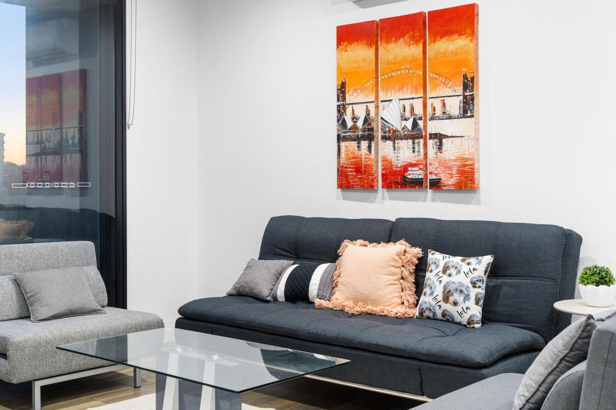 Chic 2 Bedroom With Parking & Darling Harbour-10mins Walk