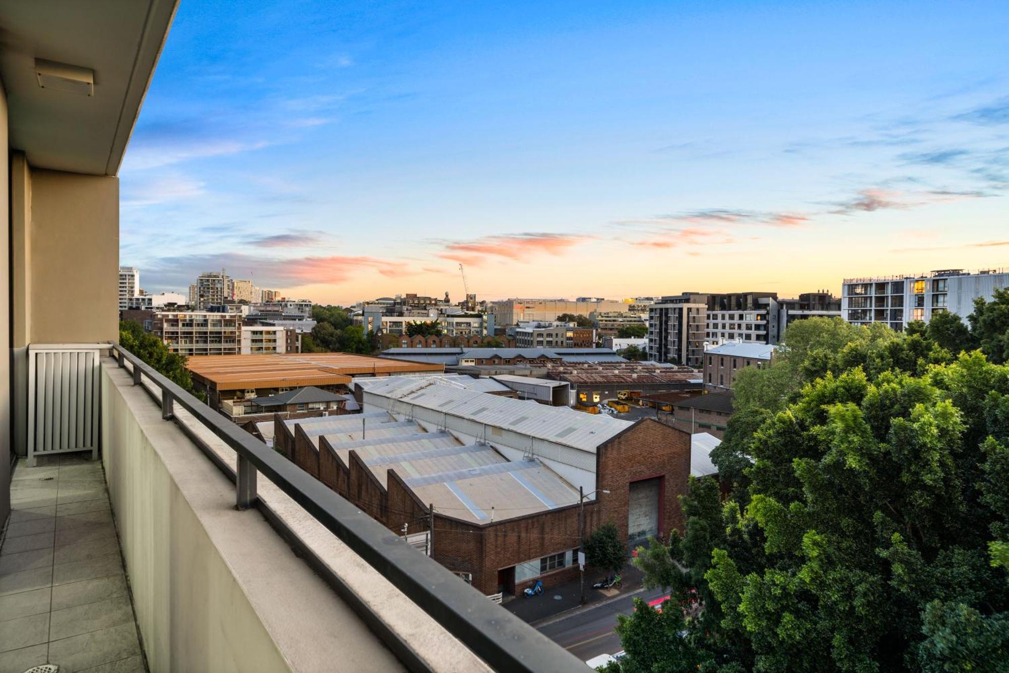 Chic 2 Bedroom With Parking & Darling Harbour-10mins Walk