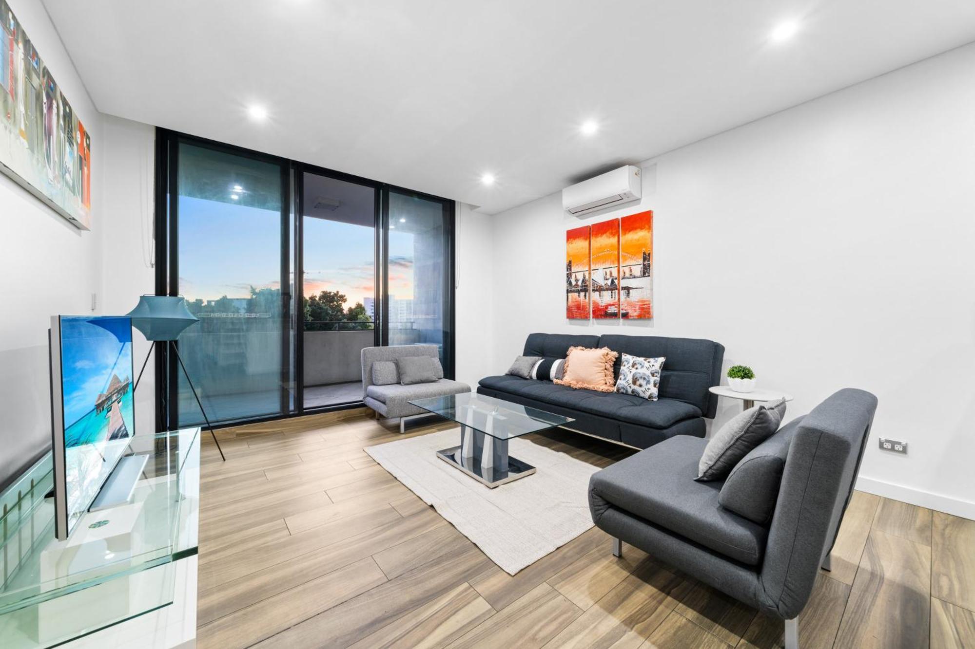 Chic 2 Bedroom With Parking & Darling Harbour-10mins Walk Apartment *