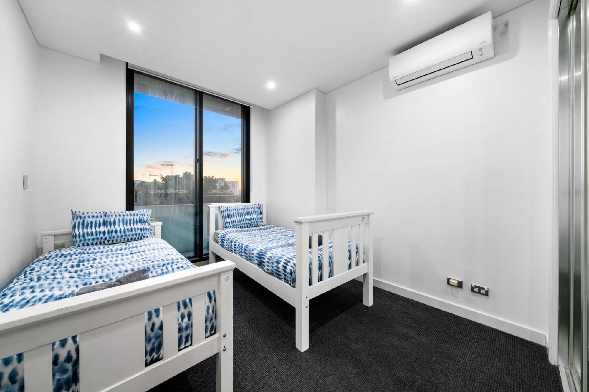 Chic 2 Bedroom With Parking & Darling Harbour-10mins Walk