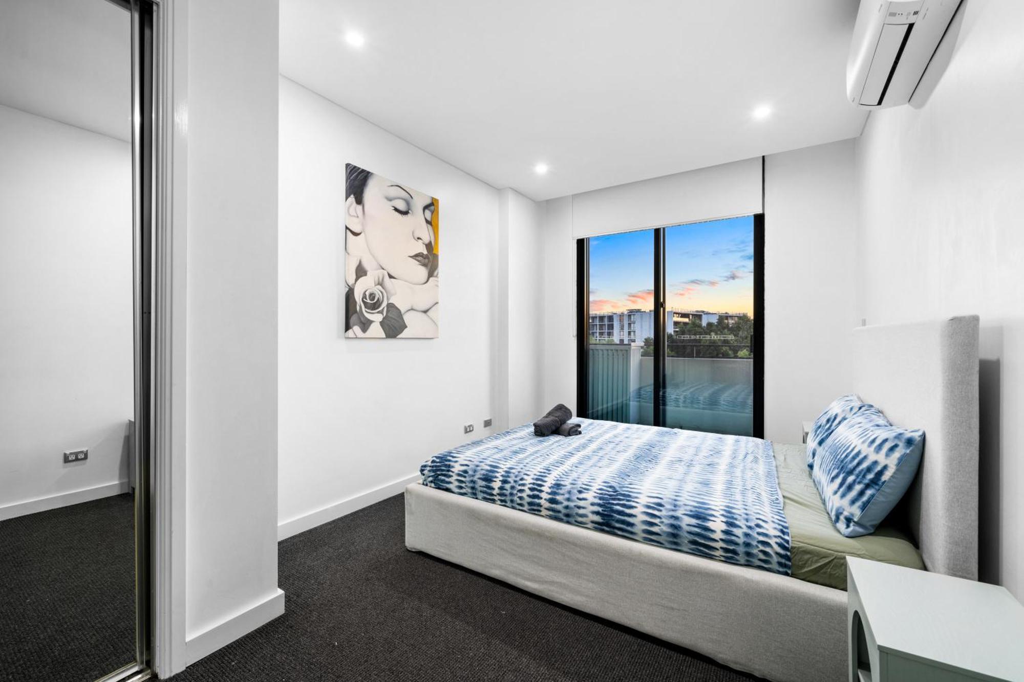 Chic 2 Bedroom With Parking & Darling Harbour-10mins Walk