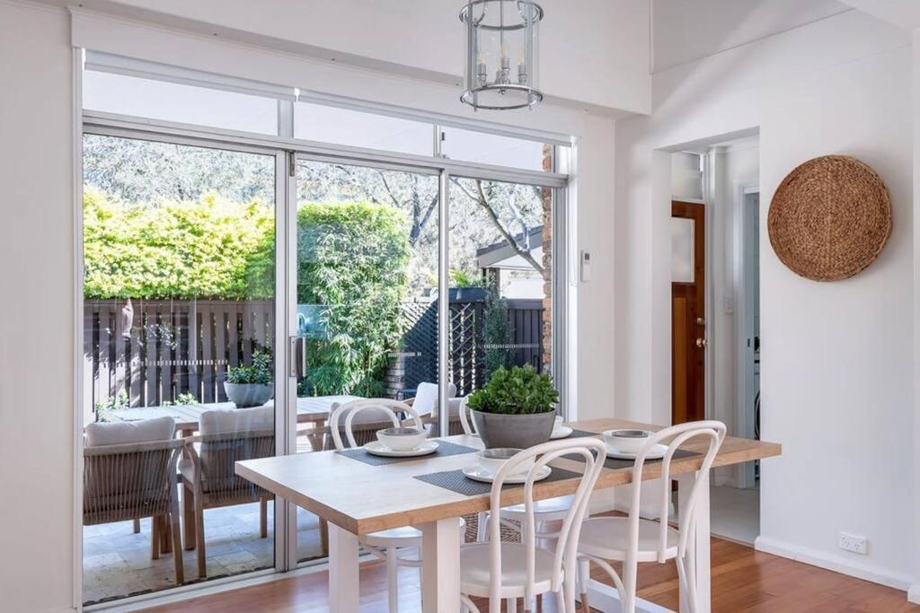 Luxe-coastal Balmoral Townhouse Holiday home