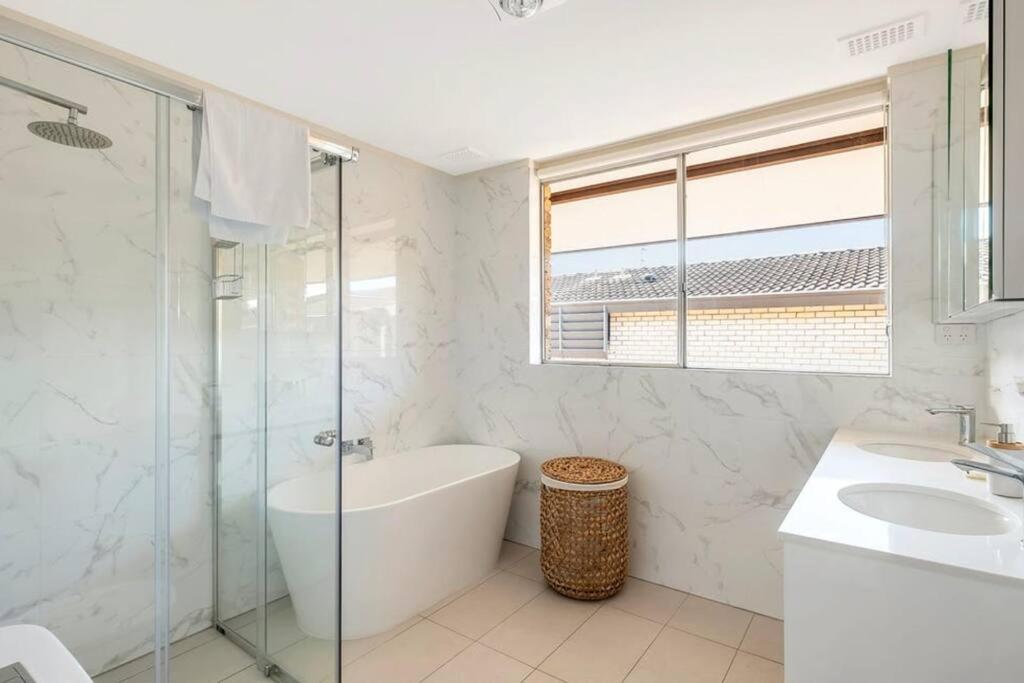 Holiday home Luxe-coastal Balmoral Townhouse *