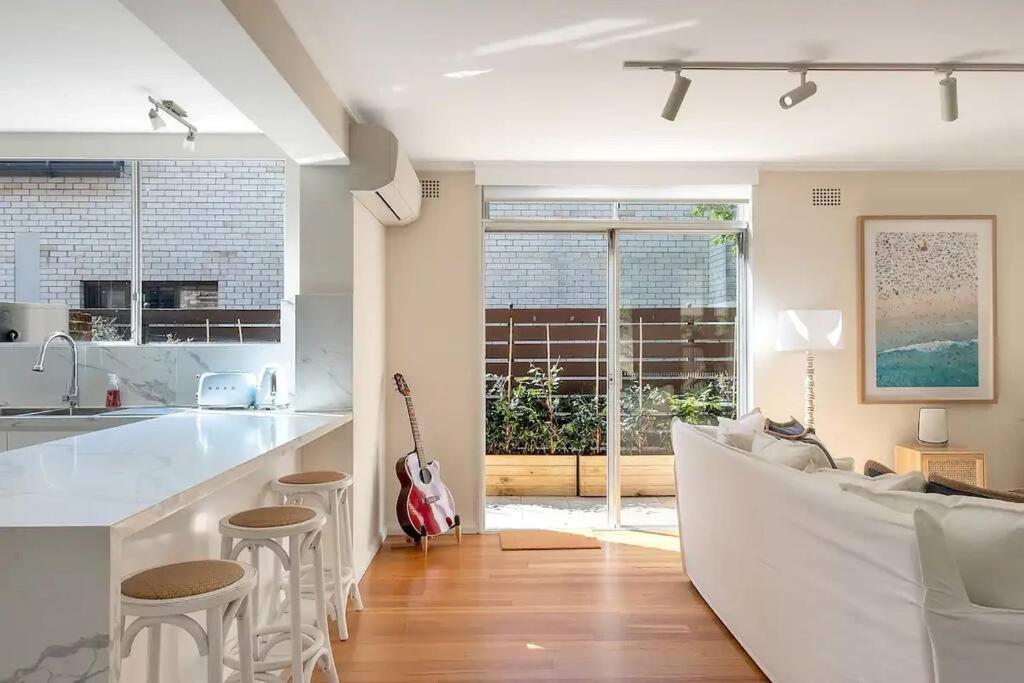 Luxe-coastal Balmoral Townhouse Holiday home Sydney