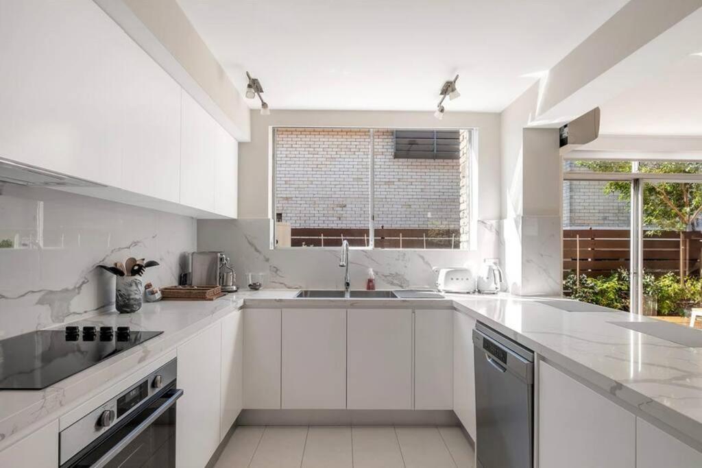 Luxe-coastal Balmoral Townhouse Sydney