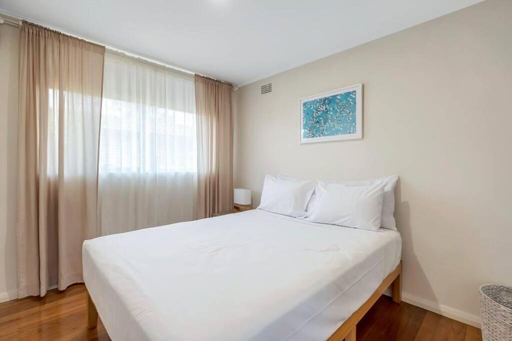 Luxe-coastal Balmoral Townhouse Holiday home *