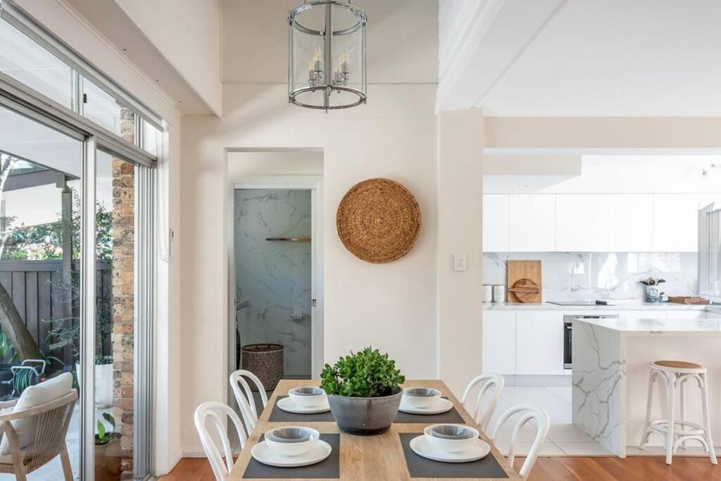 Luxe-coastal Balmoral Townhouse