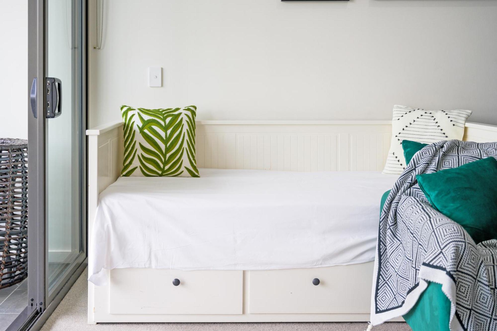 Apartment Wentworth Point Modern 2br With Large Belcony Sydney