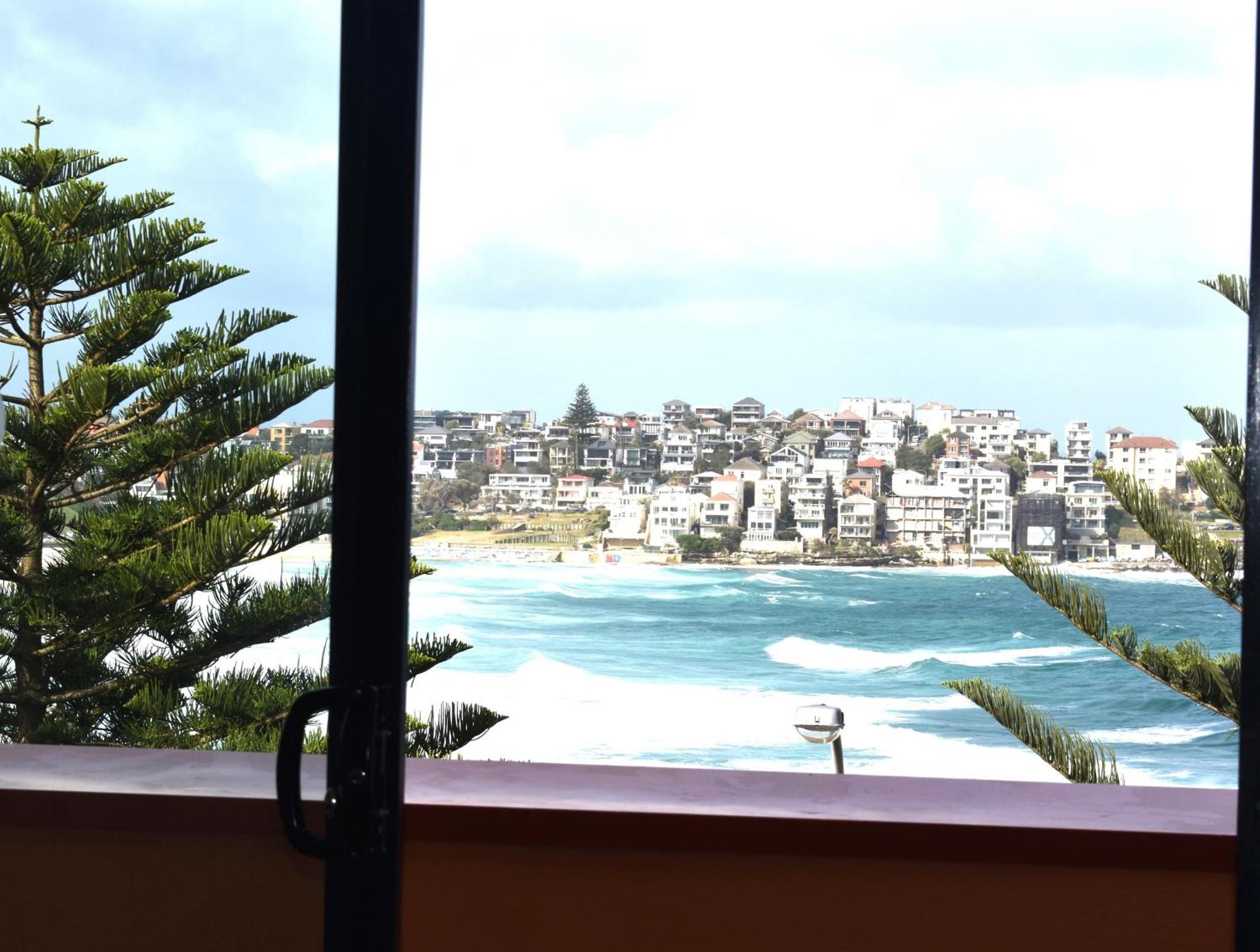 Bondi 38 Serviced 4*