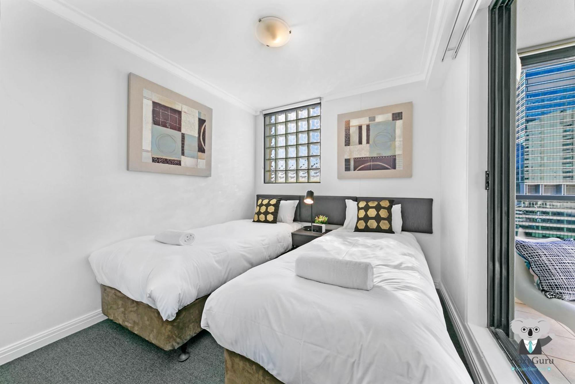 Bright 2-bedroom With Views
