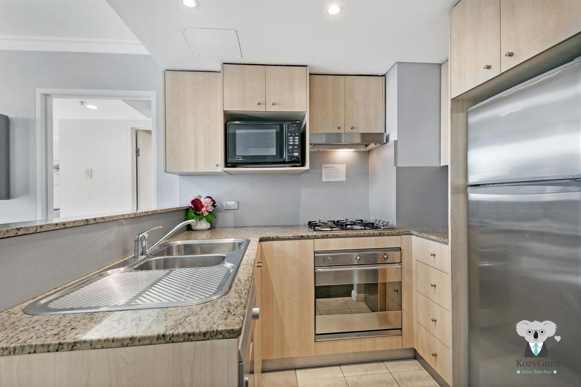 Bright 2-bedroom With Views * Sydney