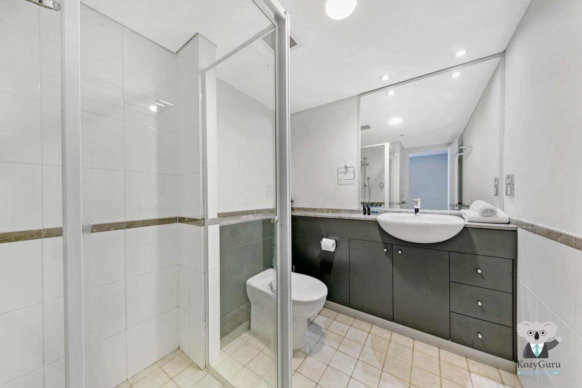 Bright 2-bedroom With Views Apartment
