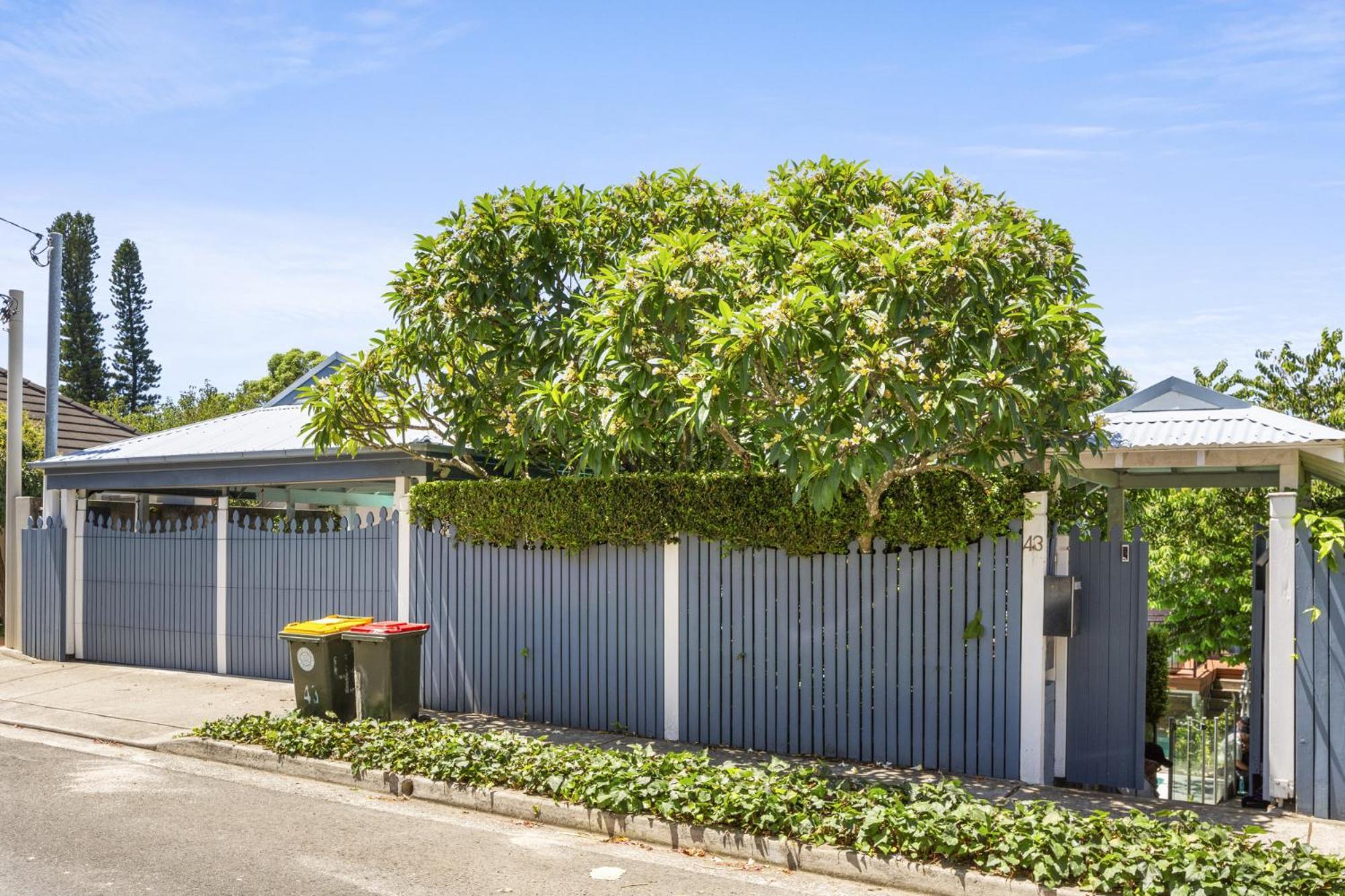 Poolside - Close To Taronga Zoo & Luna Park Holiday home *