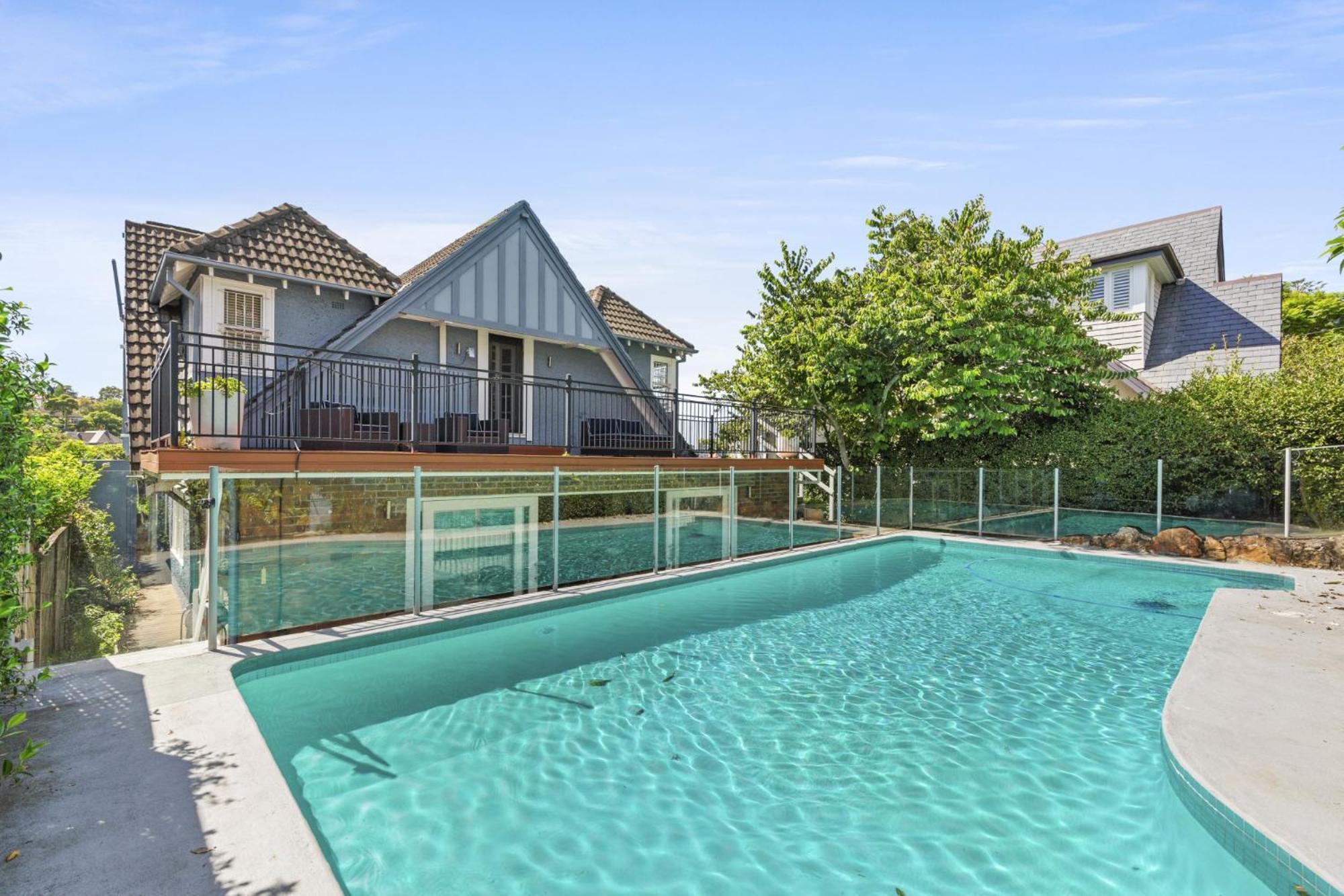 Poolside - Close To Taronga Zoo & Luna Park