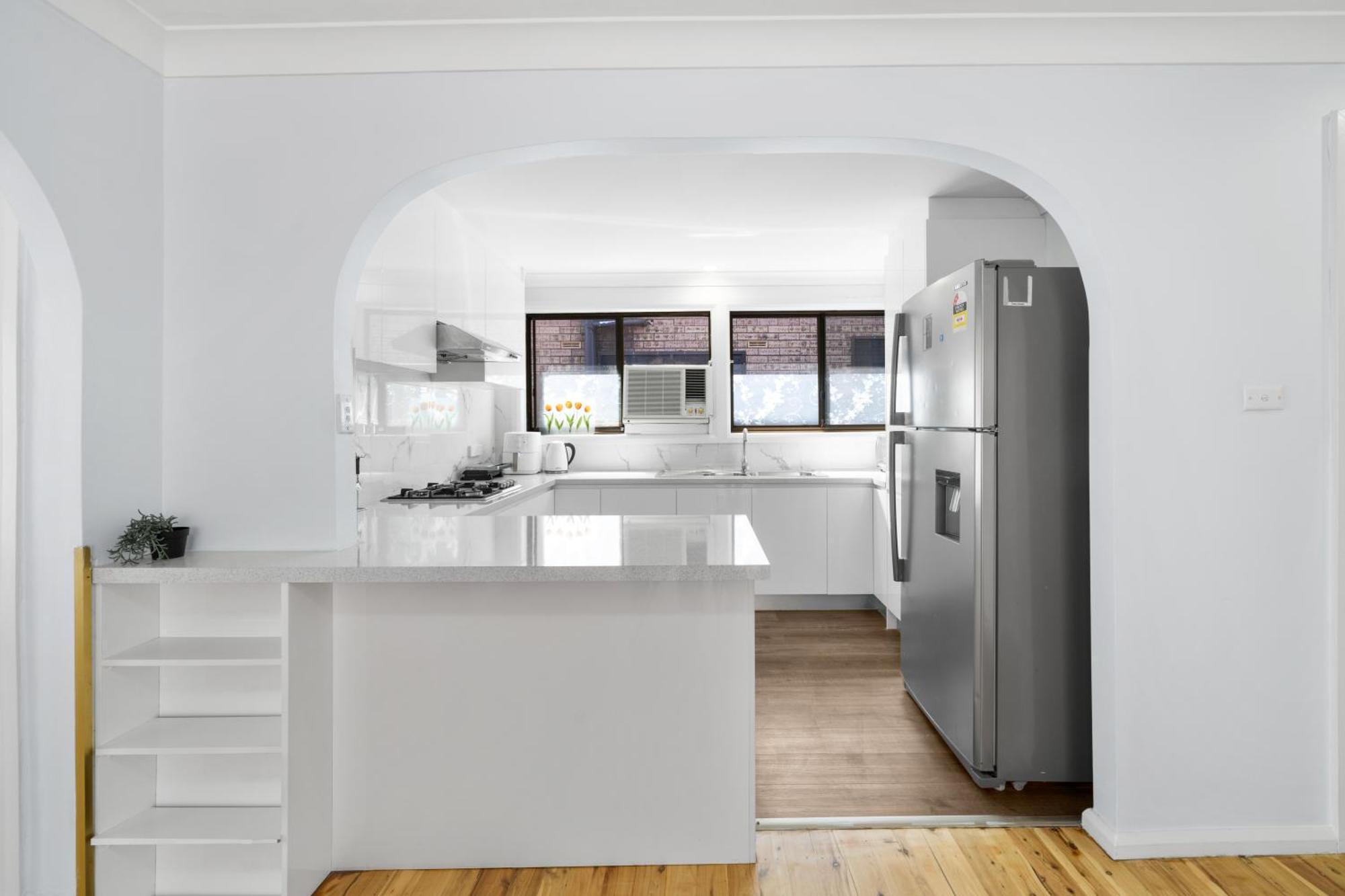 4 Bedroom Cozy House 20mins 15mins Airport Sydney