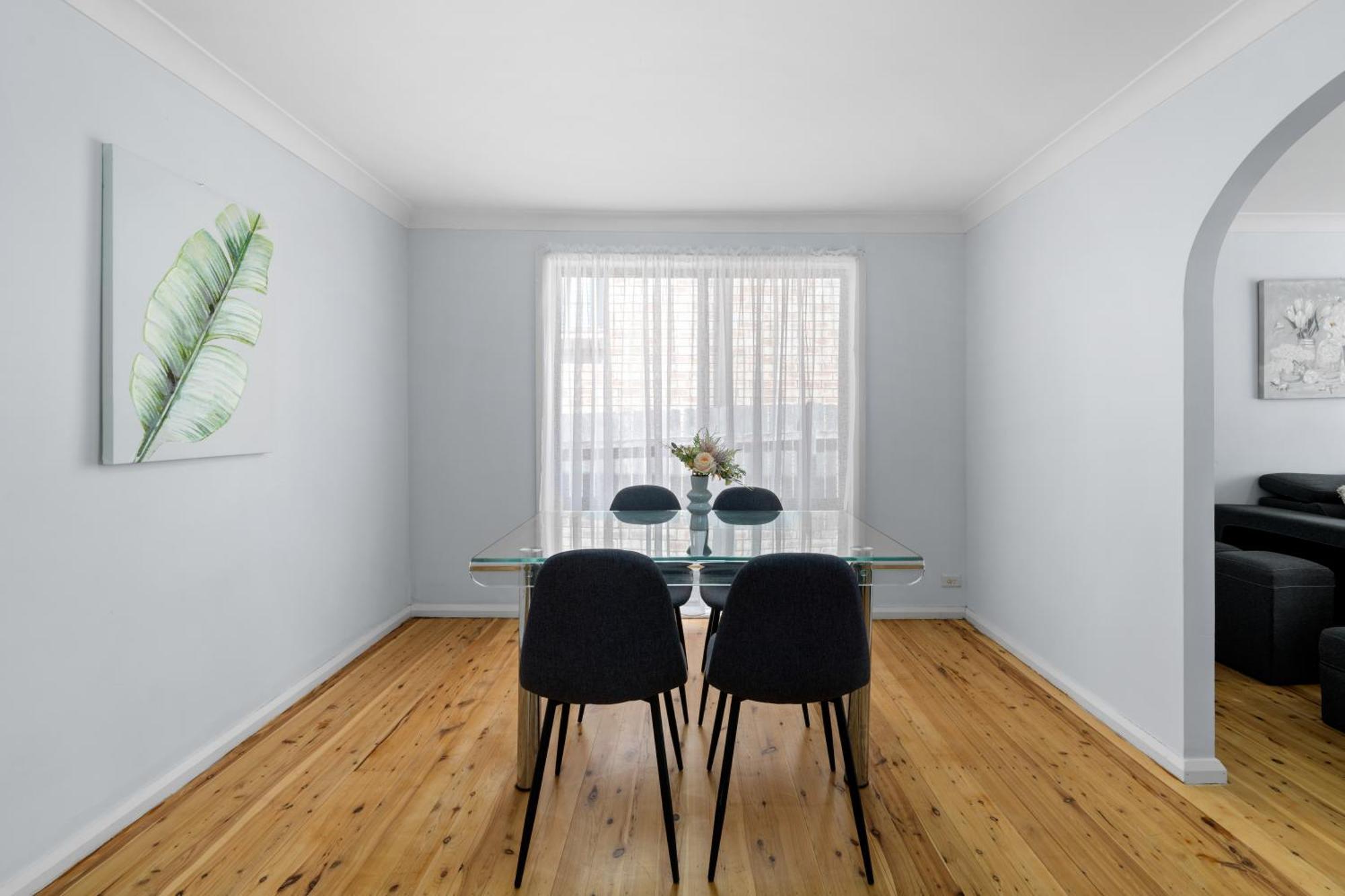 4 Bedroom Cozy House 20mins 15mins Airport Sydney