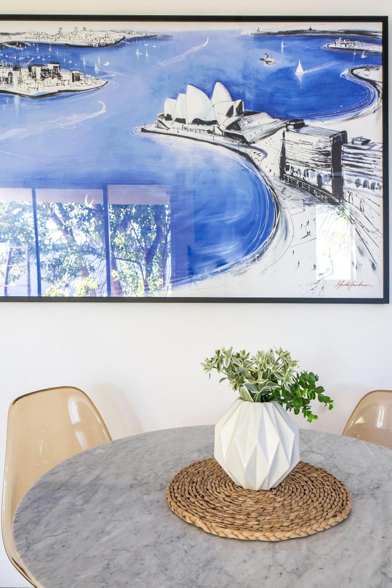 'the Crows Nest' - Stylish & Chic, North Apartment Sydney