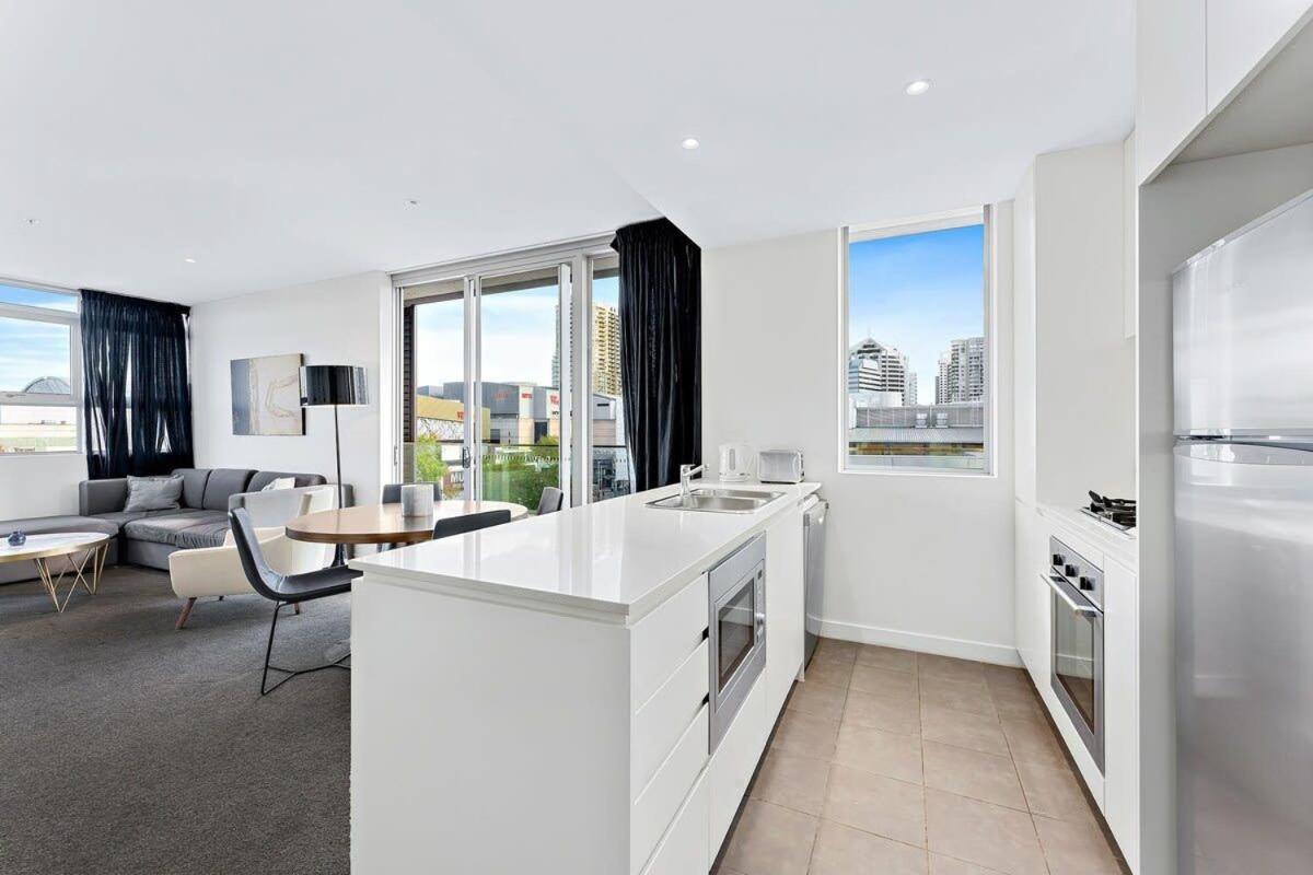 Chatswood Cbd 2br L Balcony L Parking L Office