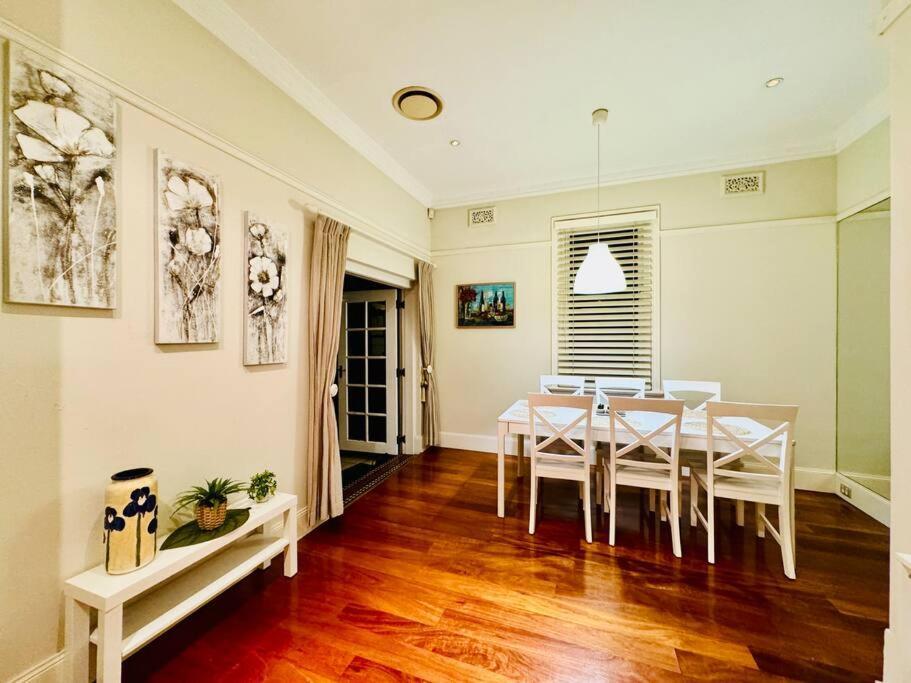 House 3 Bedrooms 2 Baths 2 Parkings In Mosman Casa de férias *