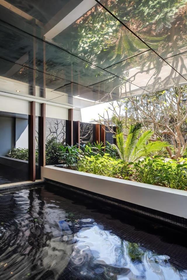 Balinese Charm Meets Living In Inner Apartamento Sidney