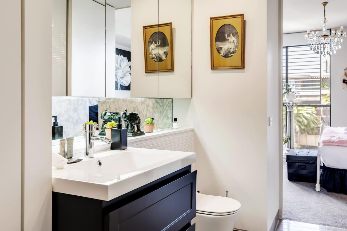 Balinese Charm Meets Living In Inner Apartamento