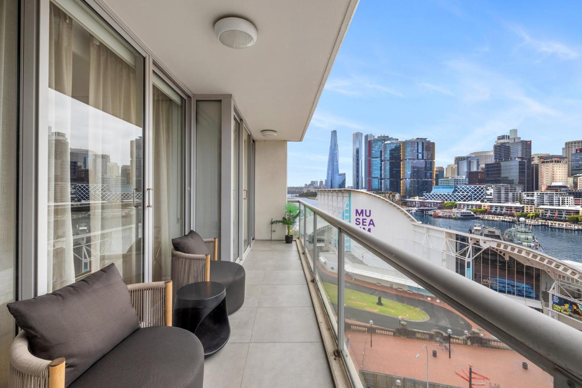 3 Bedroom Darling Harbour Apartment