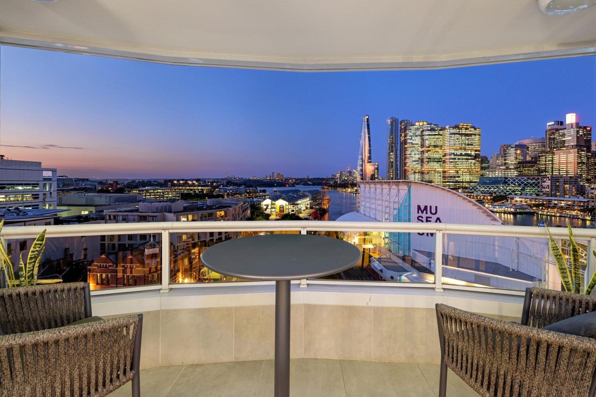 3 Bedroom Darling Harbour Apartment *
