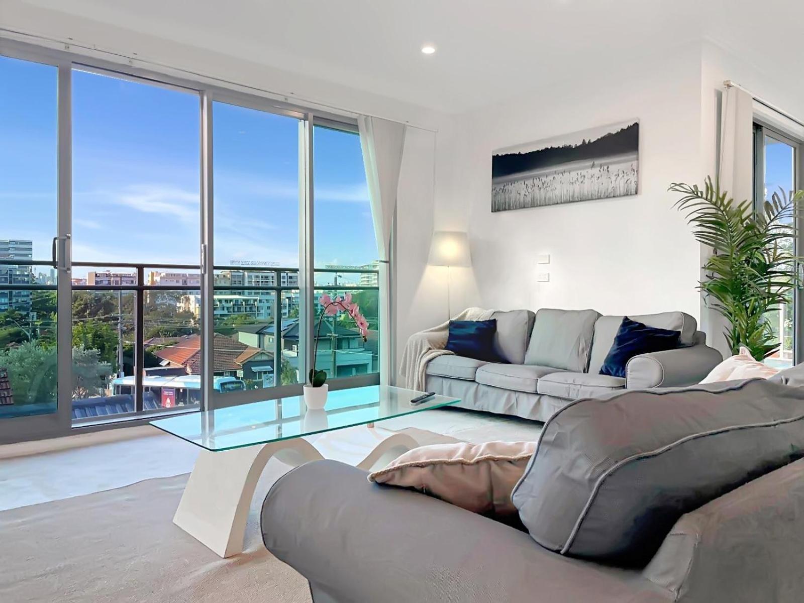 Luxury Retreat Airport Direct Train Line * Sydney