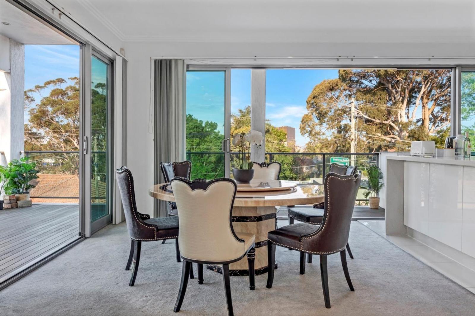 Holiday home Luxury Retreat Airport Direct Train Line Sydney
