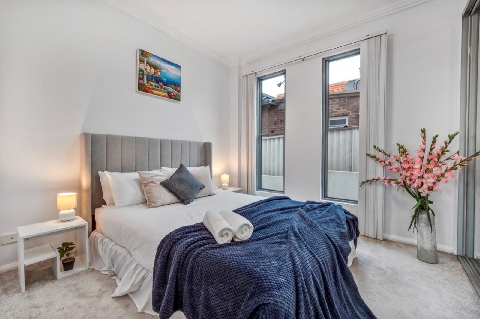 Luxury Retreat Airport Direct Train Line Holiday home Sydney