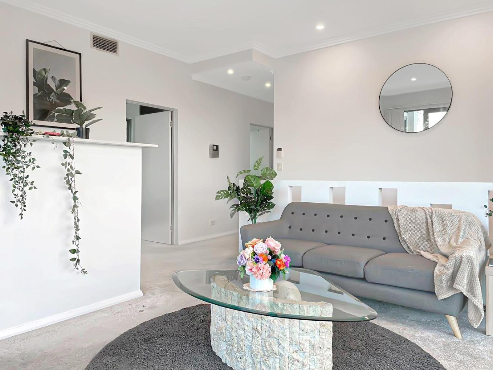 Holiday home Luxury Retreat Airport Direct Train Line