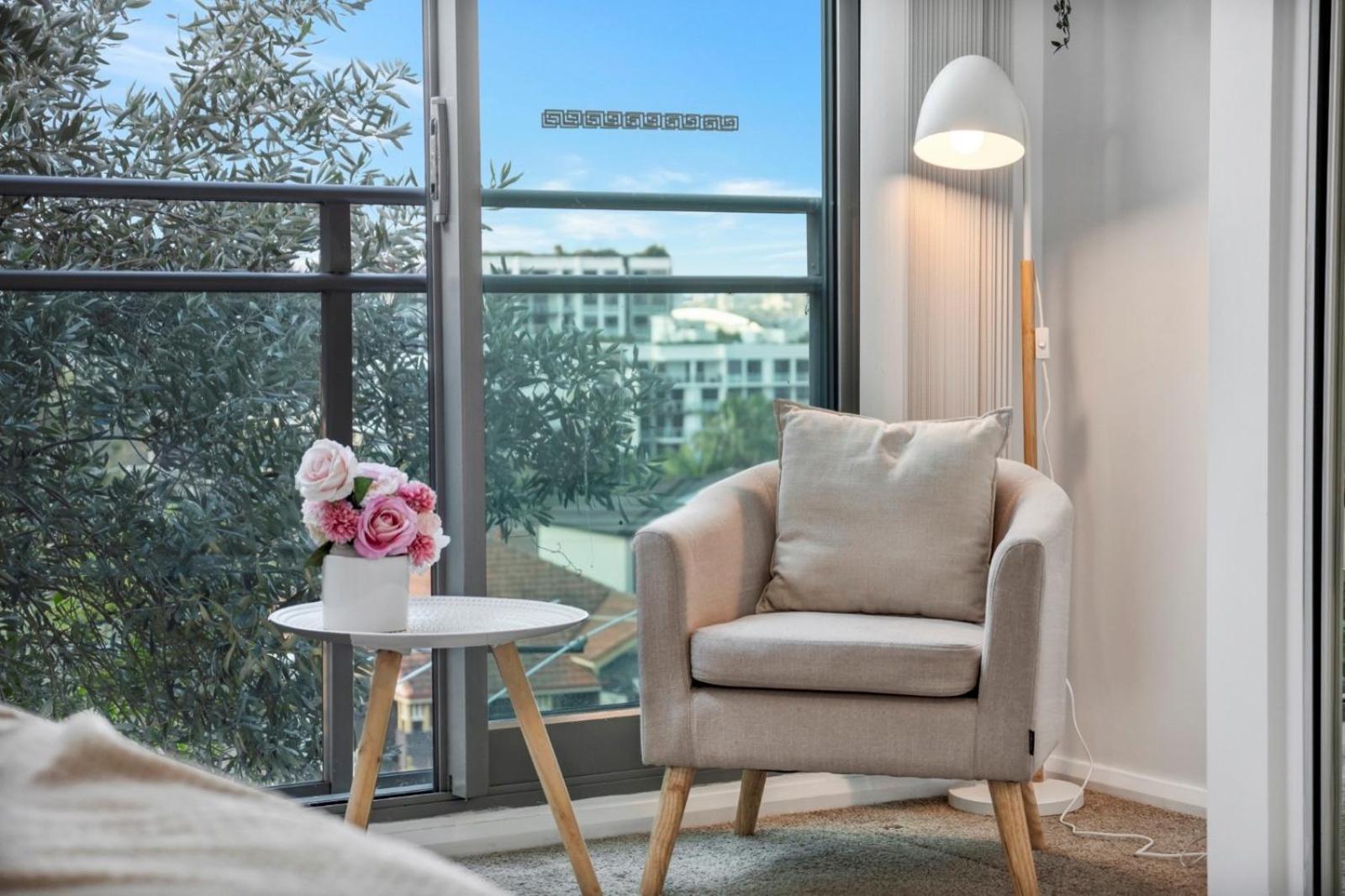 Luxury Retreat Airport Direct Train Line Holiday home Sydney