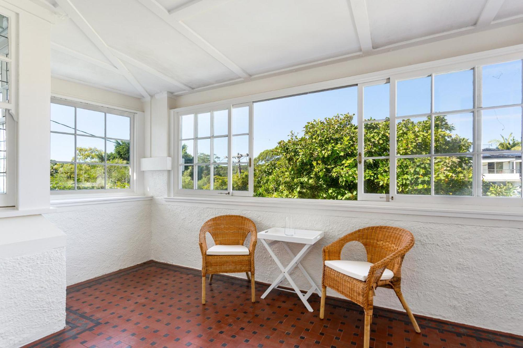 Balmoral House - Footsteps To Holiday home
