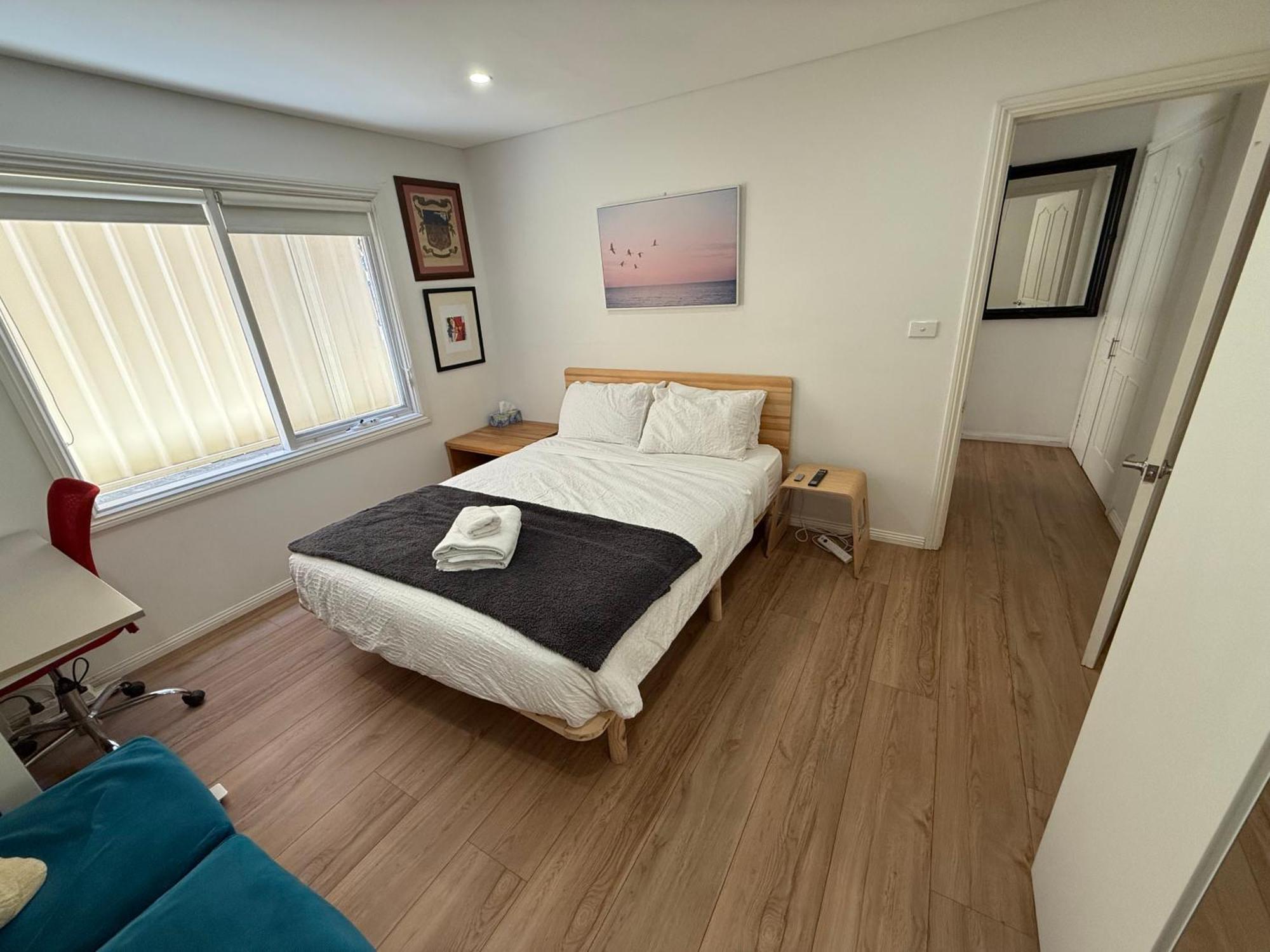 Private 1 Bedroom Near And Shops Apartment