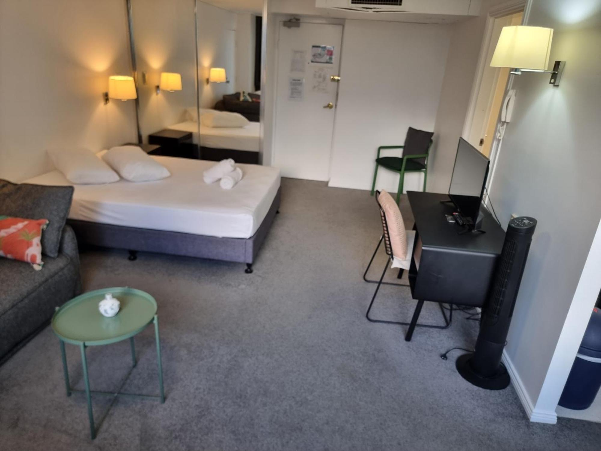 - Hyde Park Plaza 38 College St *