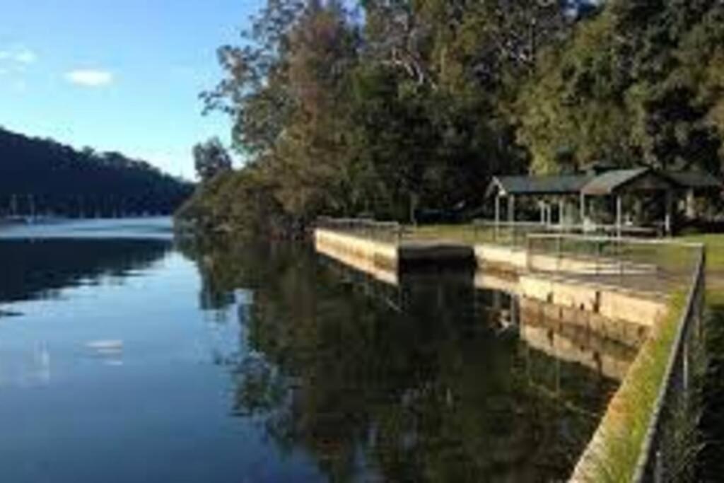 Spacious 4-bed Water Views In Castle Cove Sydney
