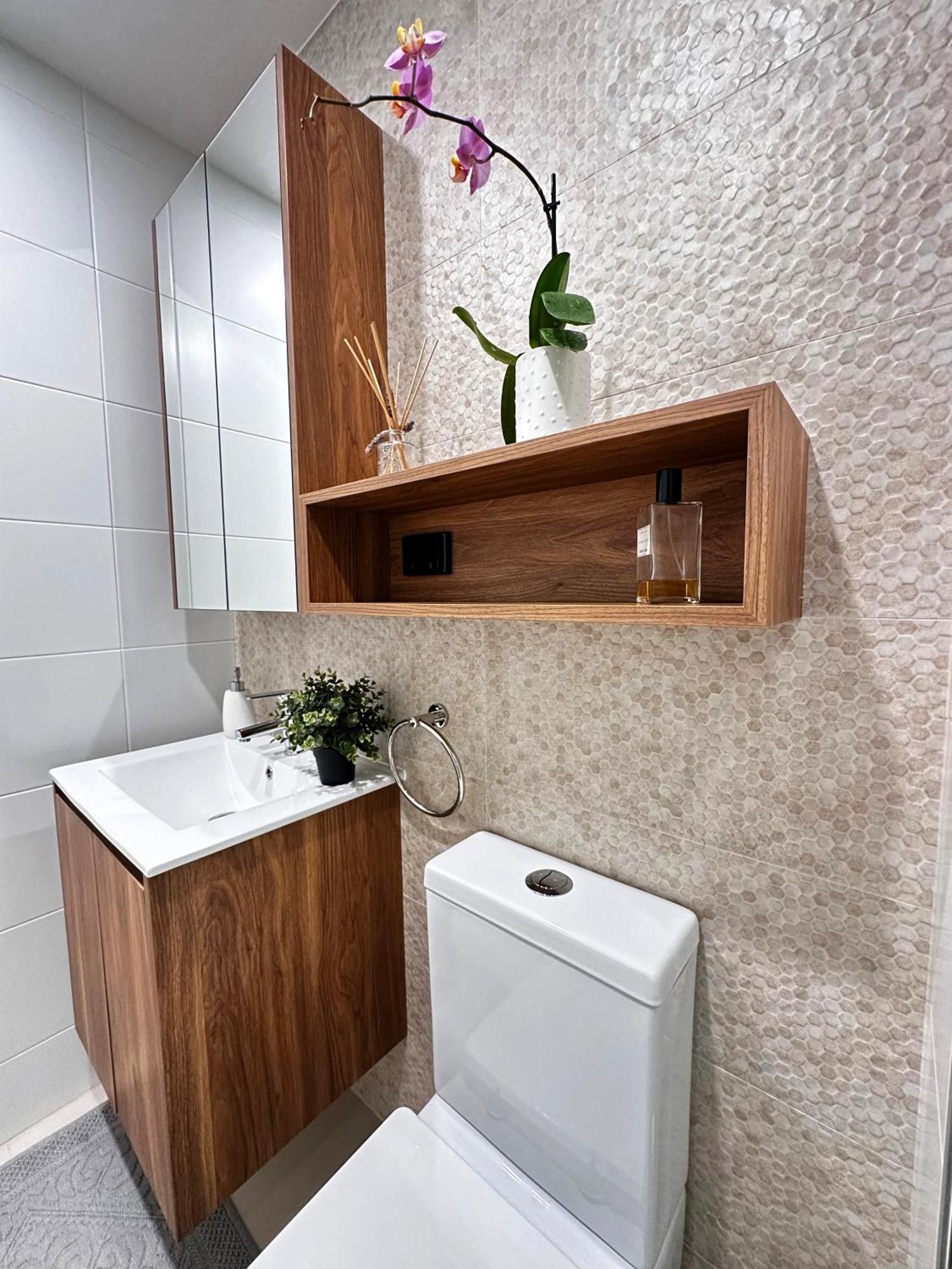 Homestay Artistic Sunroom In Granville Sydney