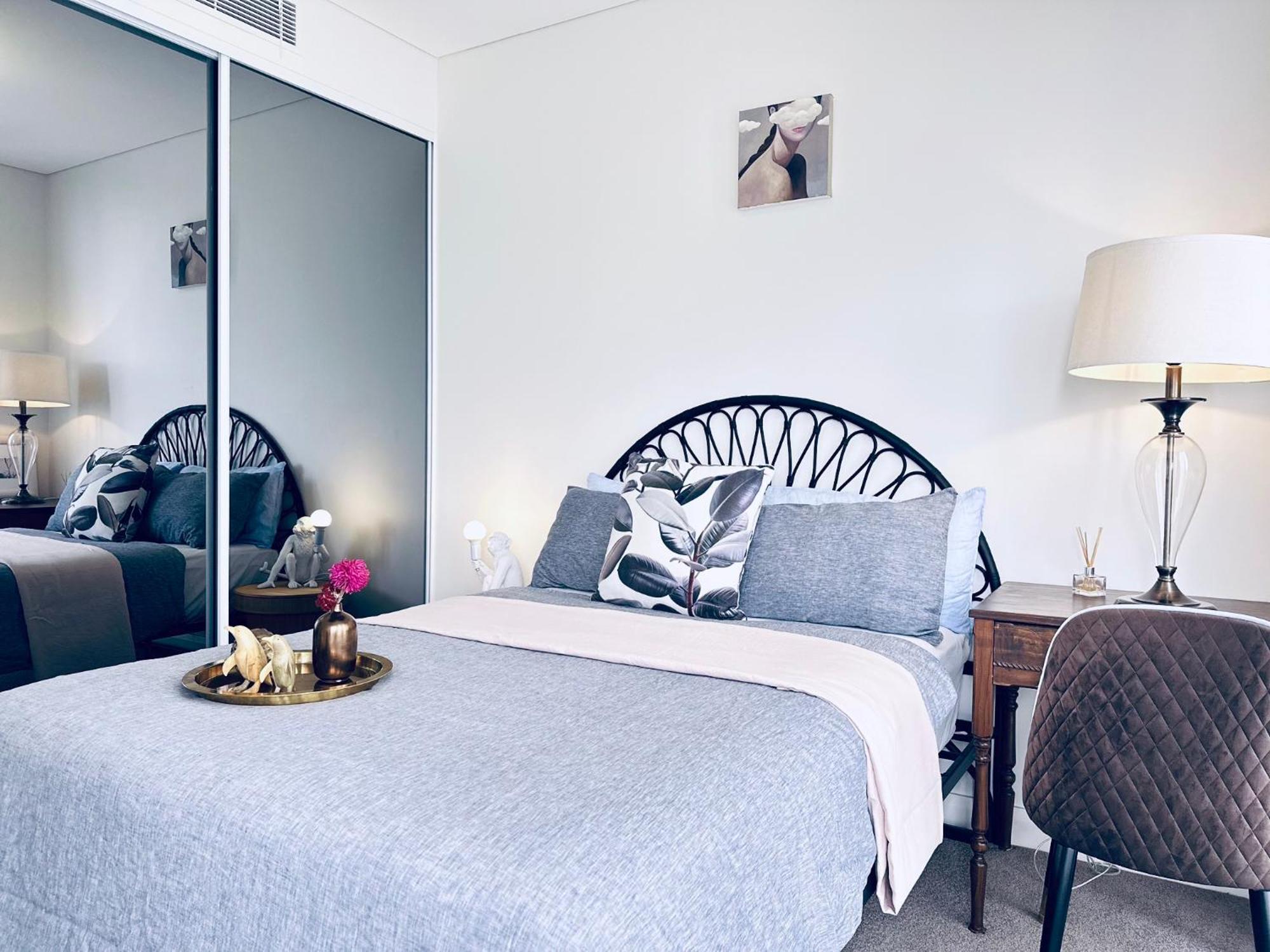 Artistic Sunroom In Granville * Sydney